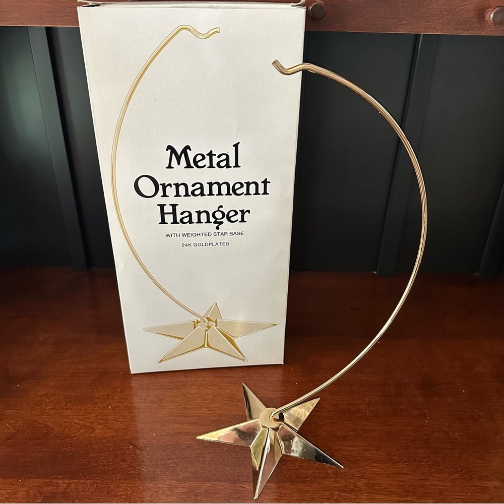 Department 56 24K Gold Plated Ornament Hanger with Weighted Metal Star Base
